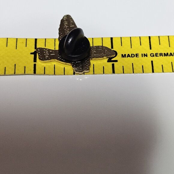 Vintage Gold Tone Cream Enamel Peace Dove With Green Pin Lapel - Picture 5 of 10